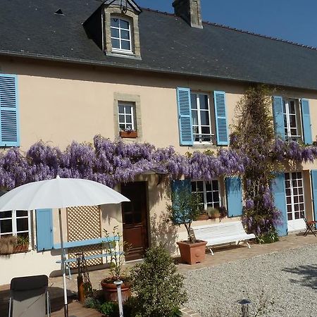 Les Volets Bleus Bed & Breakfast Saint-Martin-des-Entrées Dış mekan fotoğraf