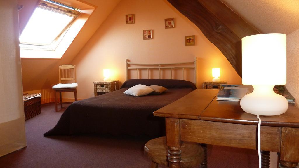 Les Volets Bleus Bed & Breakfast Saint-Martin-des-Entrées Oda fotoğraf
